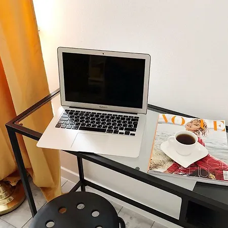 Lemon Apartment,free Parking,1 Min Bus 아파트 *